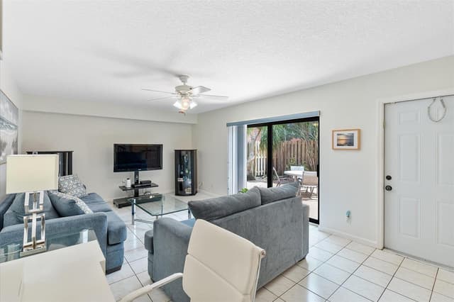 702 NW 98TH Circle, Plantation FL 33324 - Plantation, FL - Photo 4