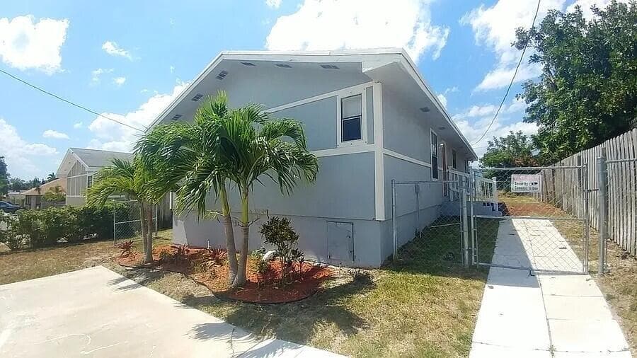 1488 W 31st Street, Riviera Beach FL 33404 - Riviera Beach, FL - Photo 1