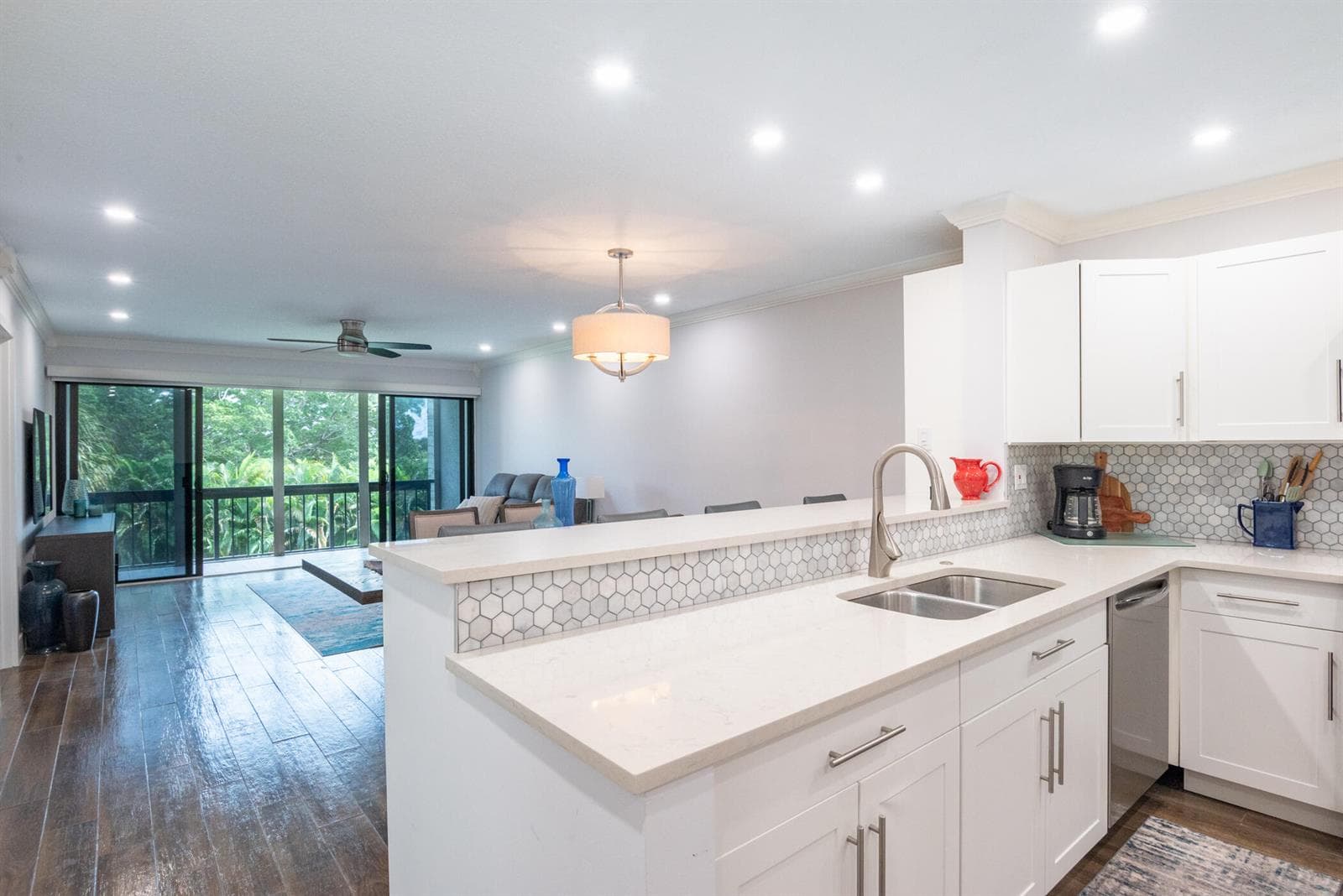 2500 PRESIDENTIAL Way # 304, West Palm Beach FL 33401 - West Palm Beach, FL - Photo 1