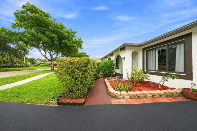 8656 SW 50th St, Cooper City FL 33328 - Cooper City, FL - Photo 5