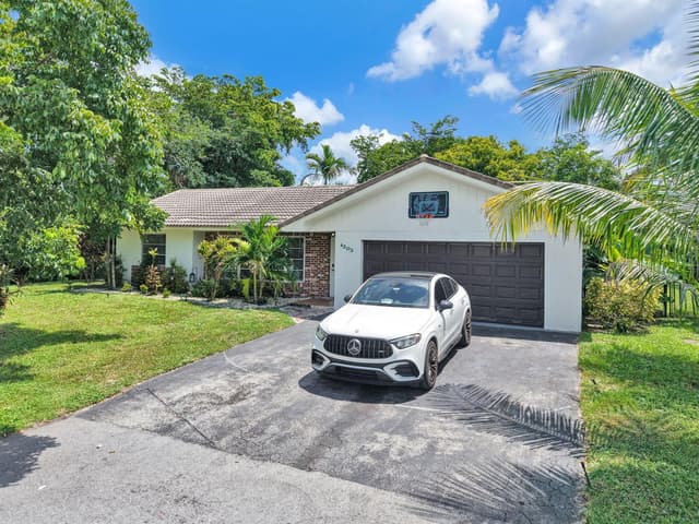 4203 NW 75TH Avenue, Coral Springs FL 33065 - Coral Springs, FL - Photo 3
