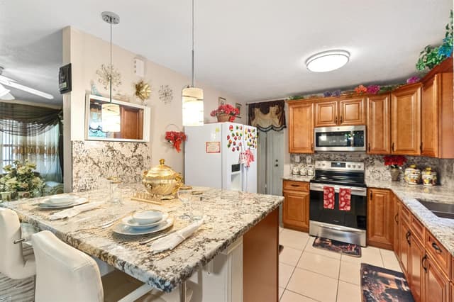 316 NW 44th Avenue, Plantation FL 33317 - Plantation, FL - Photo 6