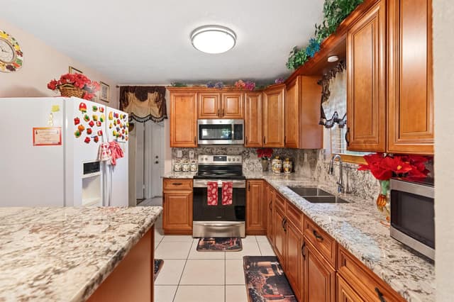 316 NW 44th Avenue, Plantation FL 33317 - Plantation, FL - Photo 4