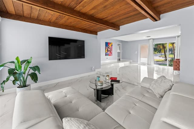 1025 Washington St, Hollywood FL 33019 - Hollywood, FL - Photo 6
