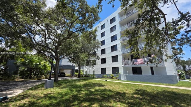 901 Hillcrest Dr # 215, Hollywood FL 33021 - Hollywood, FL - Photo 2