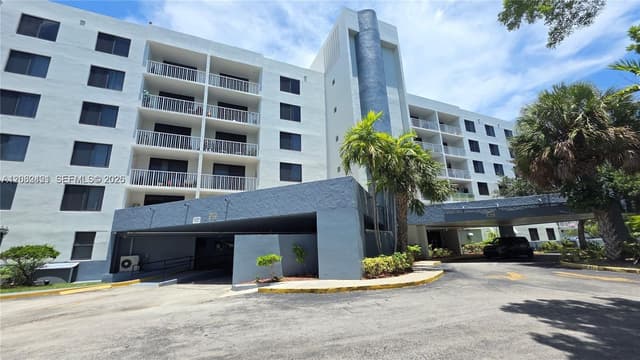 901 Hillcrest Dr # 215, Hollywood FL 33021 - Hollywood, FL - Photo 3