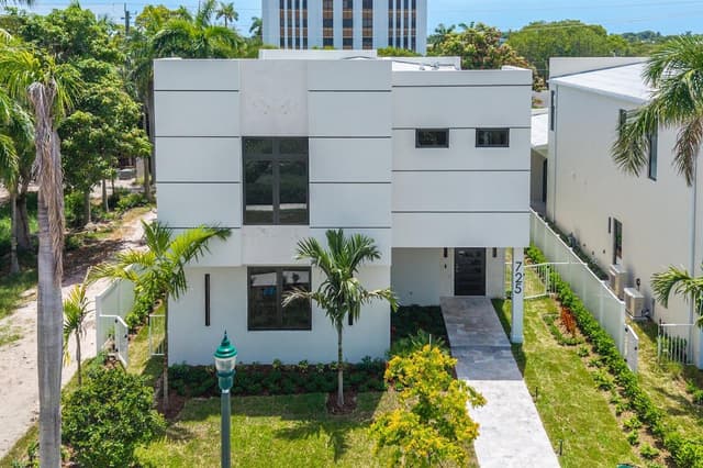 715 SE 4th Avenue, Delray Beach FL 33483 - Delray Beach, FL - Photo 2