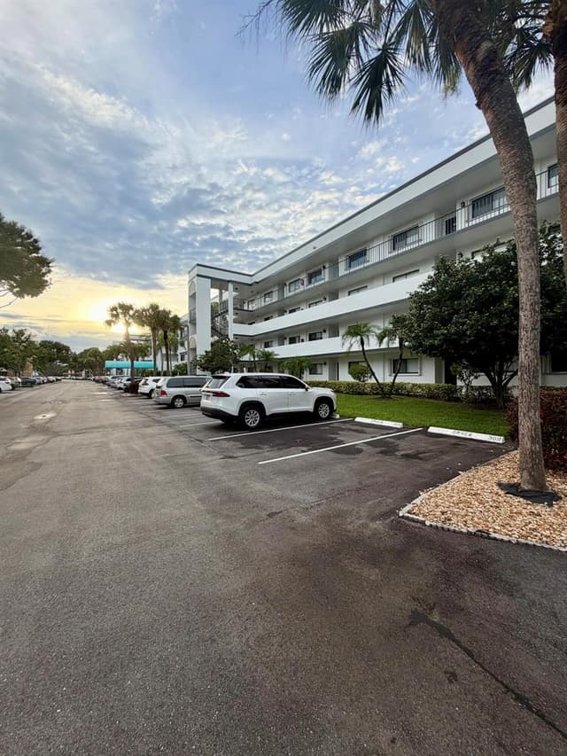 4725 LUCERNE LAKES E # 214, Lake Worth FL 33467 - Lake Worth, FL - Photo 3