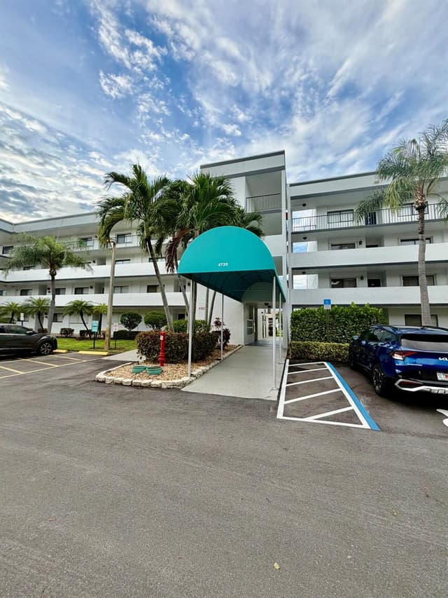 4725 LUCERNE LAKES E # 214, Lake Worth FL 33467 - Lake Worth, FL - Photo 5