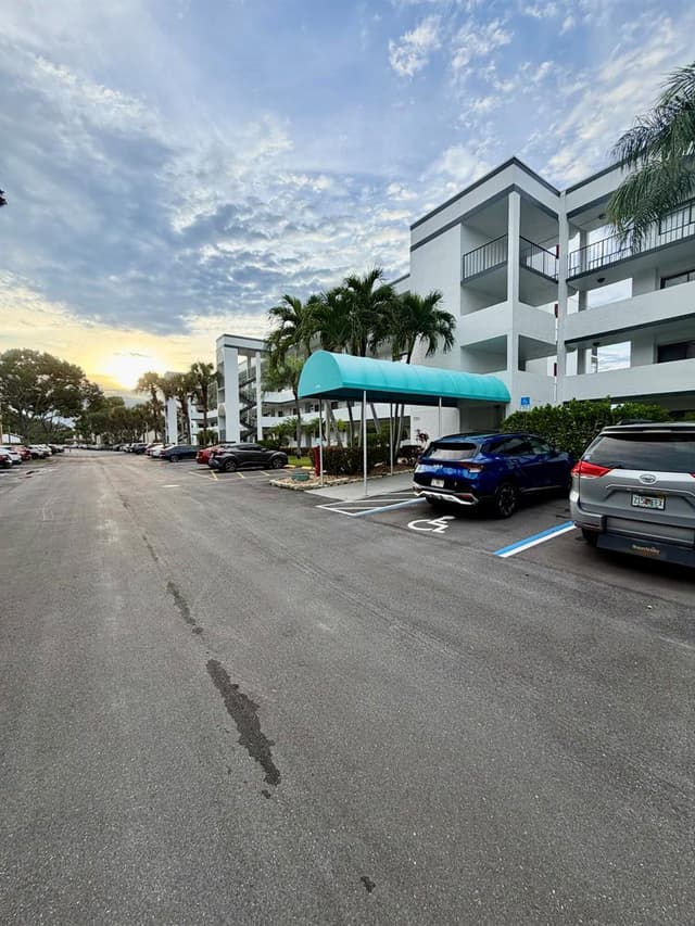 4725 LUCERNE LAKES E # 214, Lake Worth FL 33467 - Lake Worth, FL - Photo 4