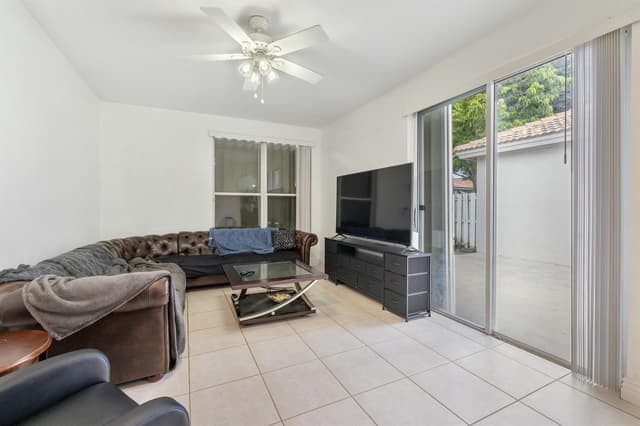831 NW 130TH Avenue, Pembroke Pines FL 33028 - Pembroke Pines, FL - Photo 6