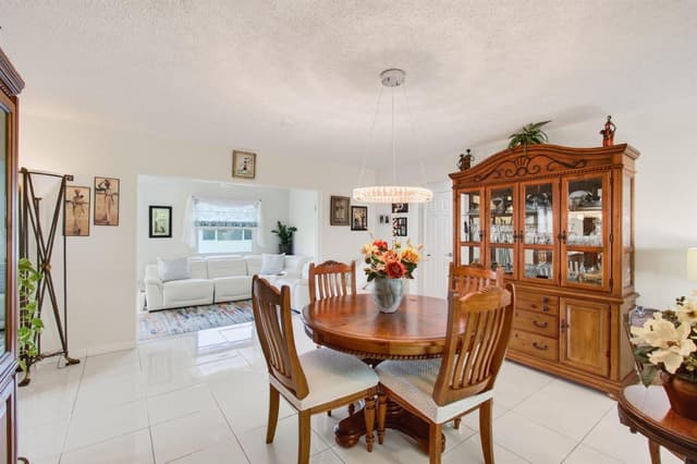 2377 SW 8TH Avenue, Boynton Beach FL 33426 - Boynton Beach, FL - Photo 5