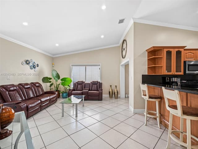 6536 NW 197th Ln, Hialeah FL 33015 - Hialeah, FL - Photo 5