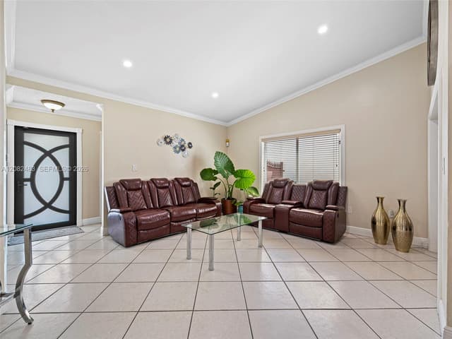 6536 NW 197th Ln, Hialeah FL 33015 - Hialeah, FL - Photo 4