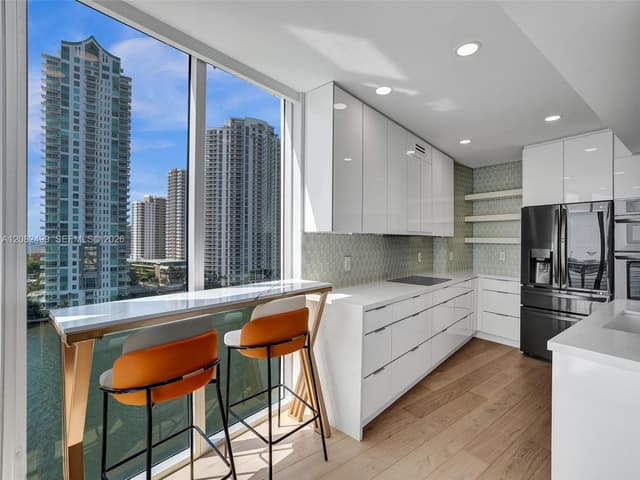 325 S Biscayne Blvd # 1423, Miami FL 33131 - Miami, FL - Photo 3