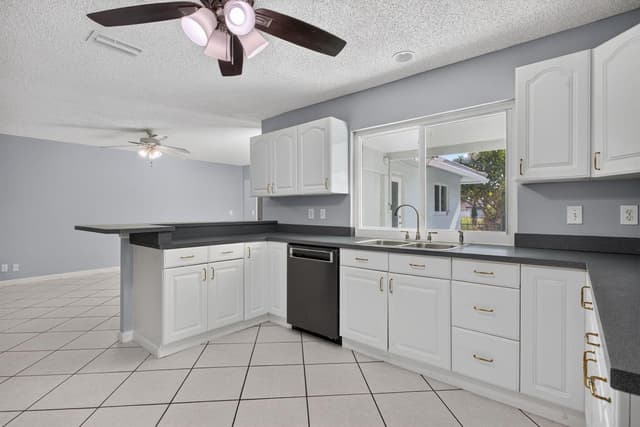 3731 NW 99th Avenue, Coral Springs FL 33065 - Coral Springs, FL - Photo 6