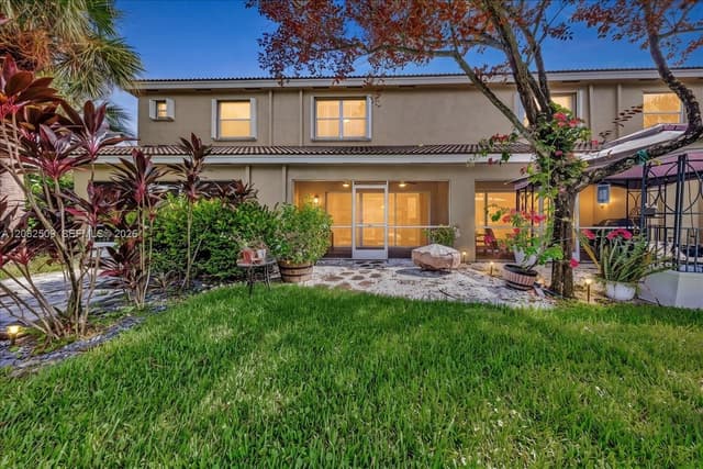 12152 SW 4th St, Pembroke Pines FL 33025 - Pembroke Pines, FL - Photo 2