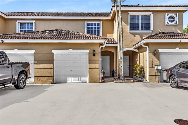 12152 SW 4th St, Pembroke Pines FL 33025 - Pembroke Pines, FL - Photo 3