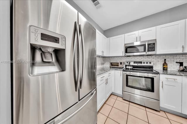 12152 SW 4th St, Pembroke Pines FL 33025 - Pembroke Pines, FL - Photo 5