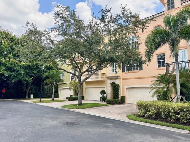 2486 SAN PIETRO Circle, Palm Beach Gardens FL 33410 - Palm Beach Gardens, FL - Photo 4