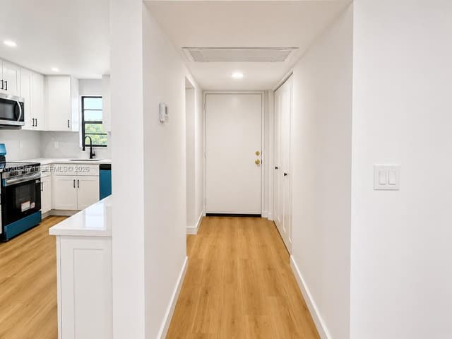 9233 SW 8th St # 207, Boca Raton FL 33428 - Boca Raton, FL - Photo 2