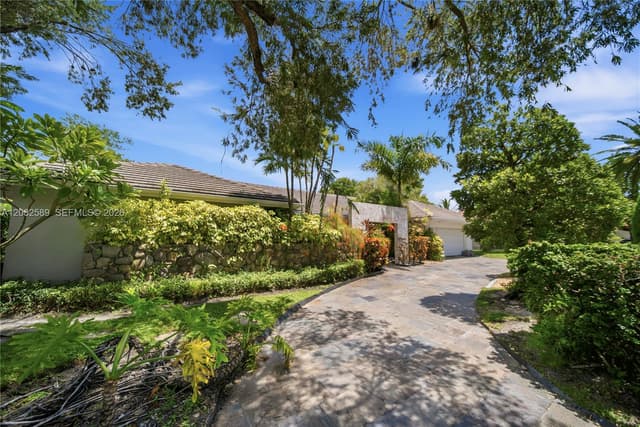 9448 NW 54th Doral Cir Ln, Doral FL 33178 - Doral, FL - Photo 2