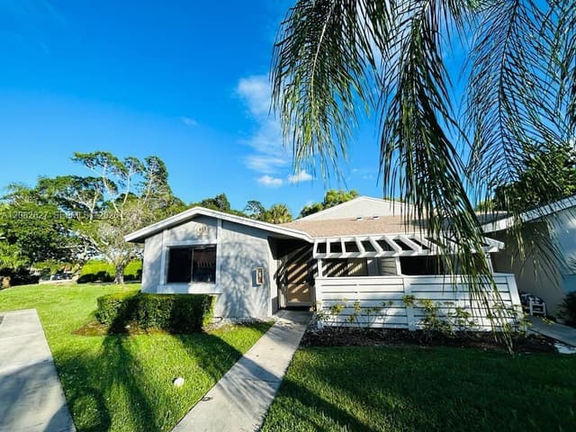 611 Racquet Club Rd # 1, Weston FL 33326 - Weston, FL - Photo 2