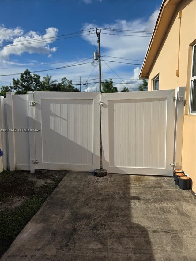 6409 Franklin St, Hollywood FL 33024 - Hollywood, FL - Photo 3
