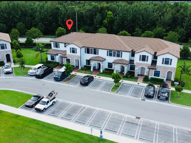 11388 W 34th Way, Hialeah FL 33018 - Hialeah, FL - Photo 2