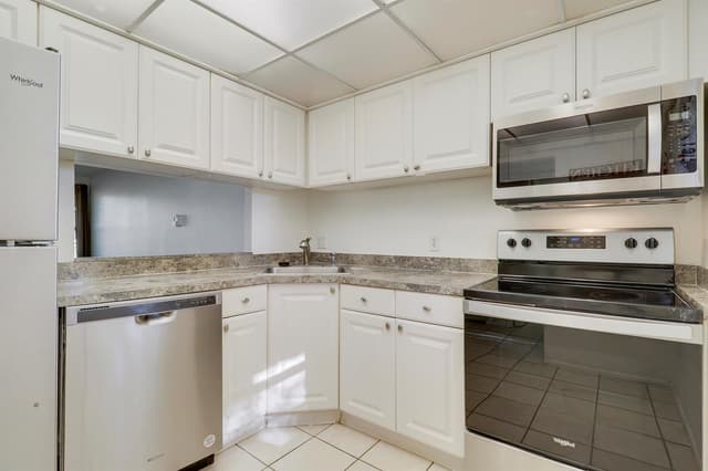 12008 POINCIANA Boulevard # 108, Royal Palm Beach FL 33411 - Royal Palm Beach, FL - Photo 4