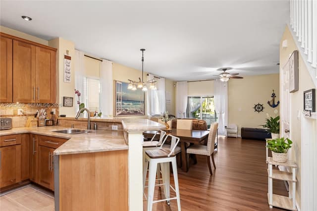 5741 Isles Cir, Tamarac FL 33321 - Tamarac, FL - Photo 2