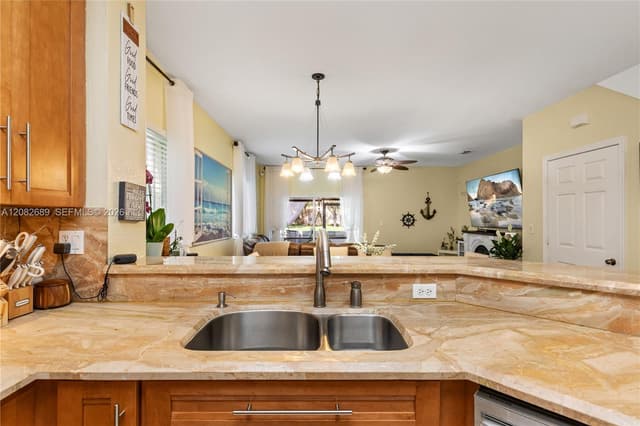 5741 Isles Cir, Tamarac FL 33321 - Tamarac, FL - Photo 5