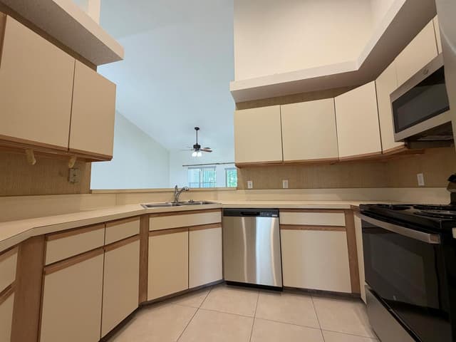 302 Muirfield Court, Jupiter FL 33458 - Jupiter, FL - Photo 4