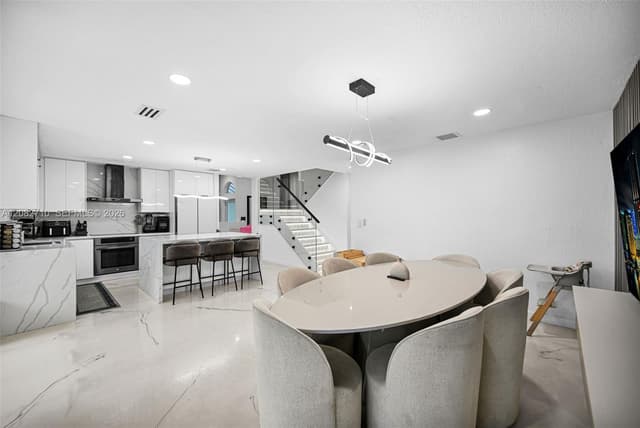 18038 SW 12th Ct, Pembroke Pines FL 33029 - Pembroke Pines, FL - Photo 6