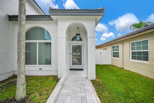 18038 SW 12th Ct, Pembroke Pines FL 33029 - Pembroke Pines, FL - Photo 4