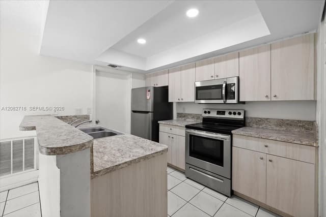 7425 SW 13th St, North Lauderdale FL 33068 - North Lauderdale, FL - Photo 2
