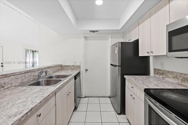 7425 SW 13th St, North Lauderdale FL 33068 - North Lauderdale, FL - Photo 5