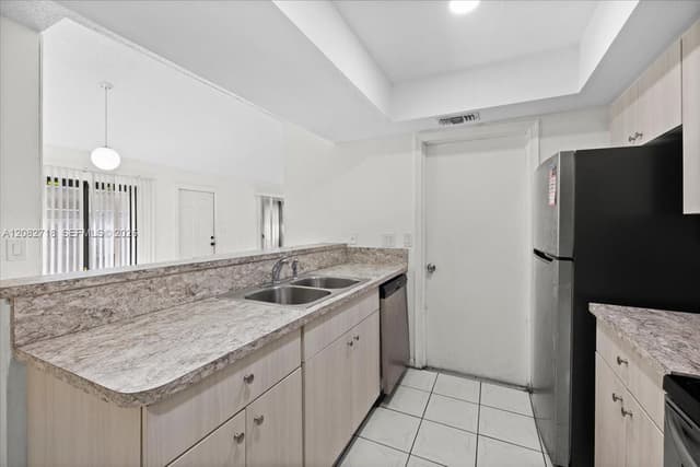 7425 SW 13th St, North Lauderdale FL 33068 - North Lauderdale, FL - Photo 4