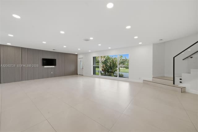 6700 E Tropical Way, Plantation FL 33317 - Plantation, FL - Photo 4