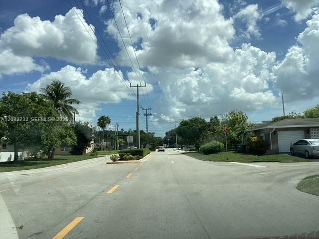 4915 NW 47th Ter, Tamarac FL 33319 - Tamarac, FL - Photo 2