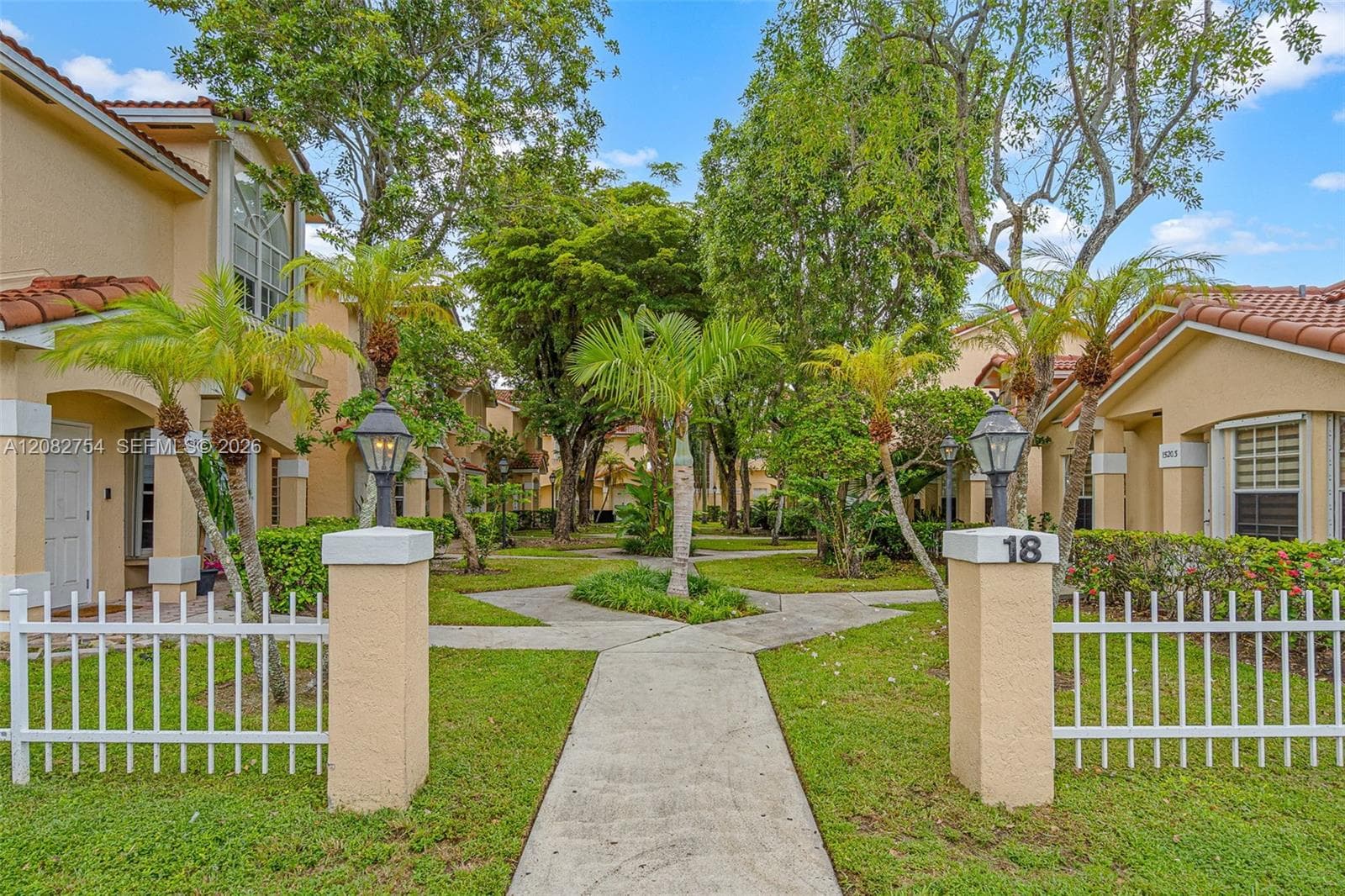 15261 SW 111th St, Miami FL 33196