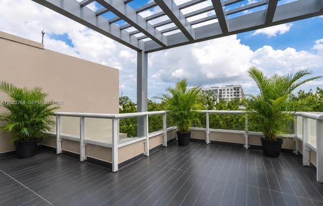 10545 NW 63rd Ter, Doral FL 33178 - Doral, FL - Photo 4