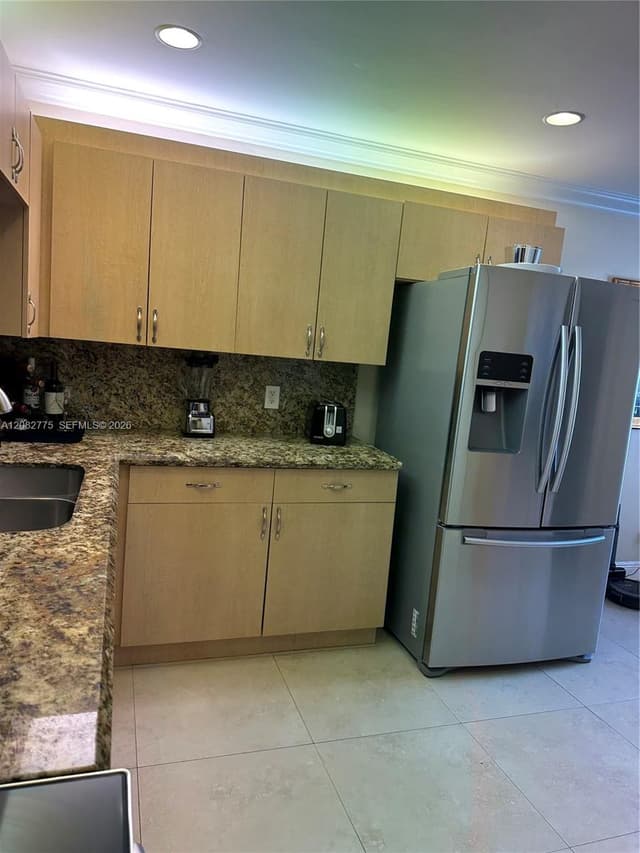 445 Lakeview Dr # 1, Weston FL 33326 - Weston, FL - Photo 6