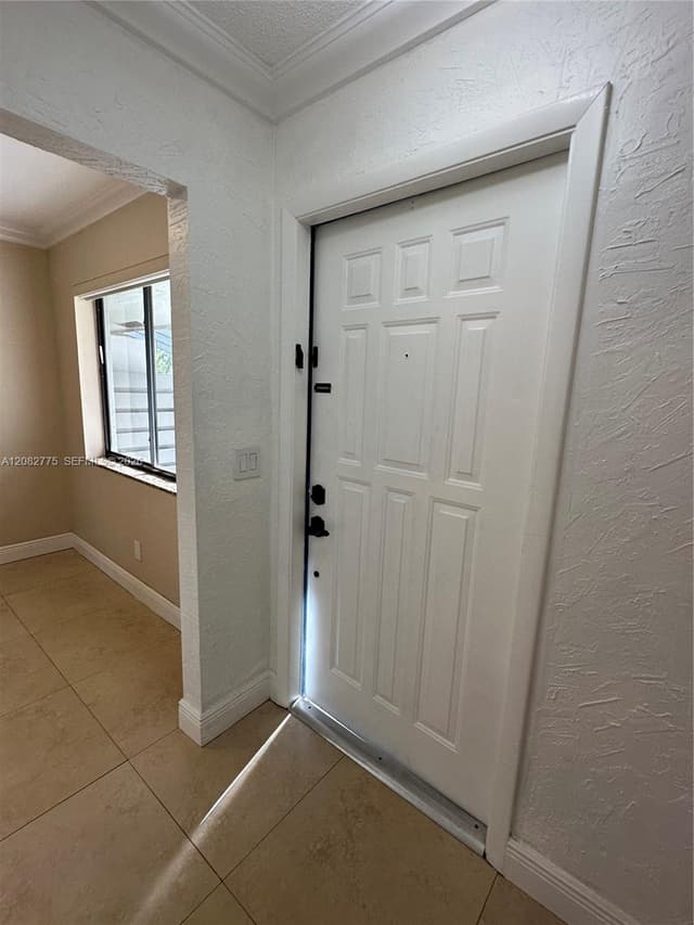 445 Lakeview Dr # 1, Weston FL 33326 - Weston, FL - Photo 4