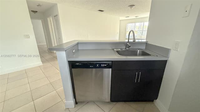3380 N Pinewalk Dr N # 1111, Margate FL 33063 - Margate, FL - Photo 4