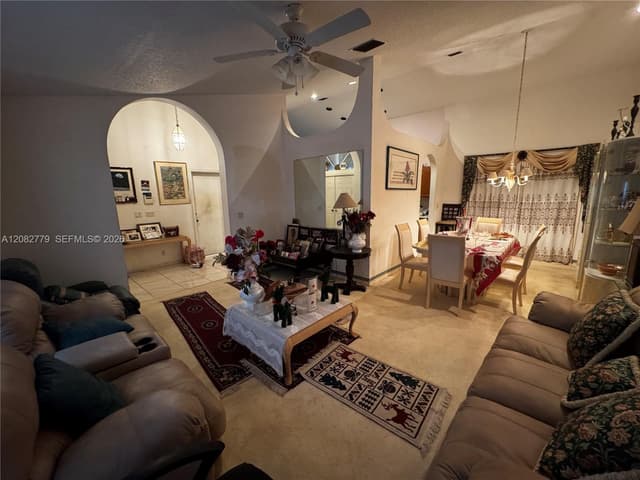 110 Hemingway Ct, Royal Palm Beach FL 33411 - Royal Palm Beach, FL - Photo 2
