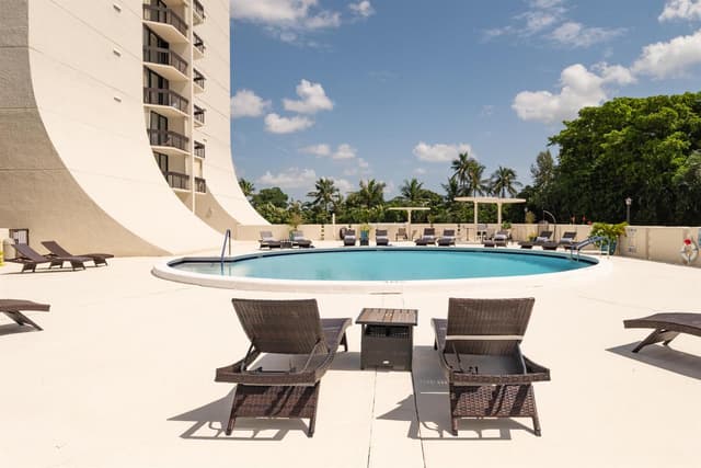 2000 PRESIDENTIAL Way # 603, West Palm Beach FL 33401 - West Palm Beach, FL - Photo 3