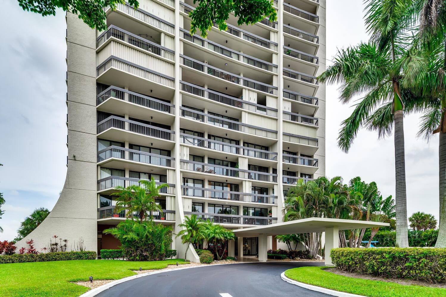2000 PRESIDENTIAL Way # 603, West Palm Beach FL 33401 - West Palm Beach, FL - Photo 1