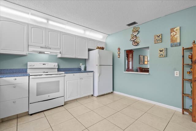 892 WORCESTER Lane # B, Lake Worth FL 33467 - Lake Worth, FL - Photo 2