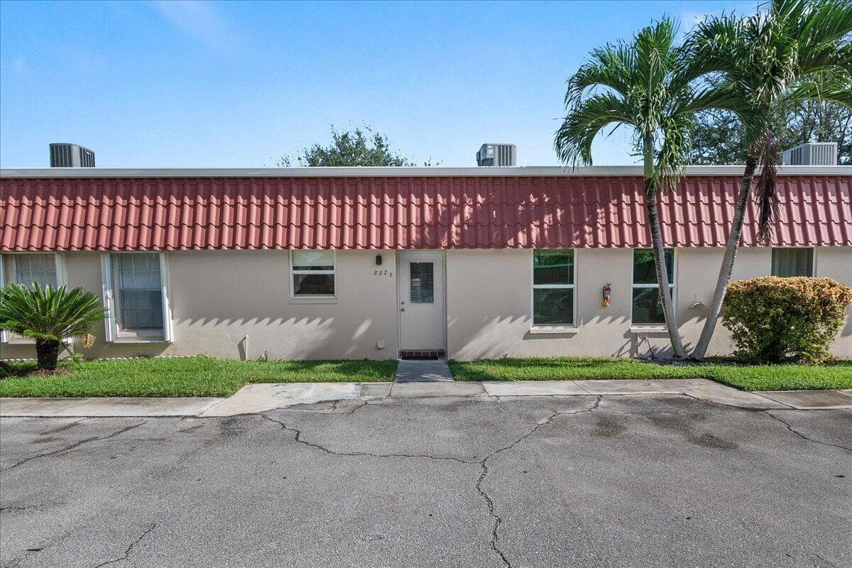 892 WORCESTER Lane # B, Lake Worth FL 33467 - Lake Worth, FL - Photo 1